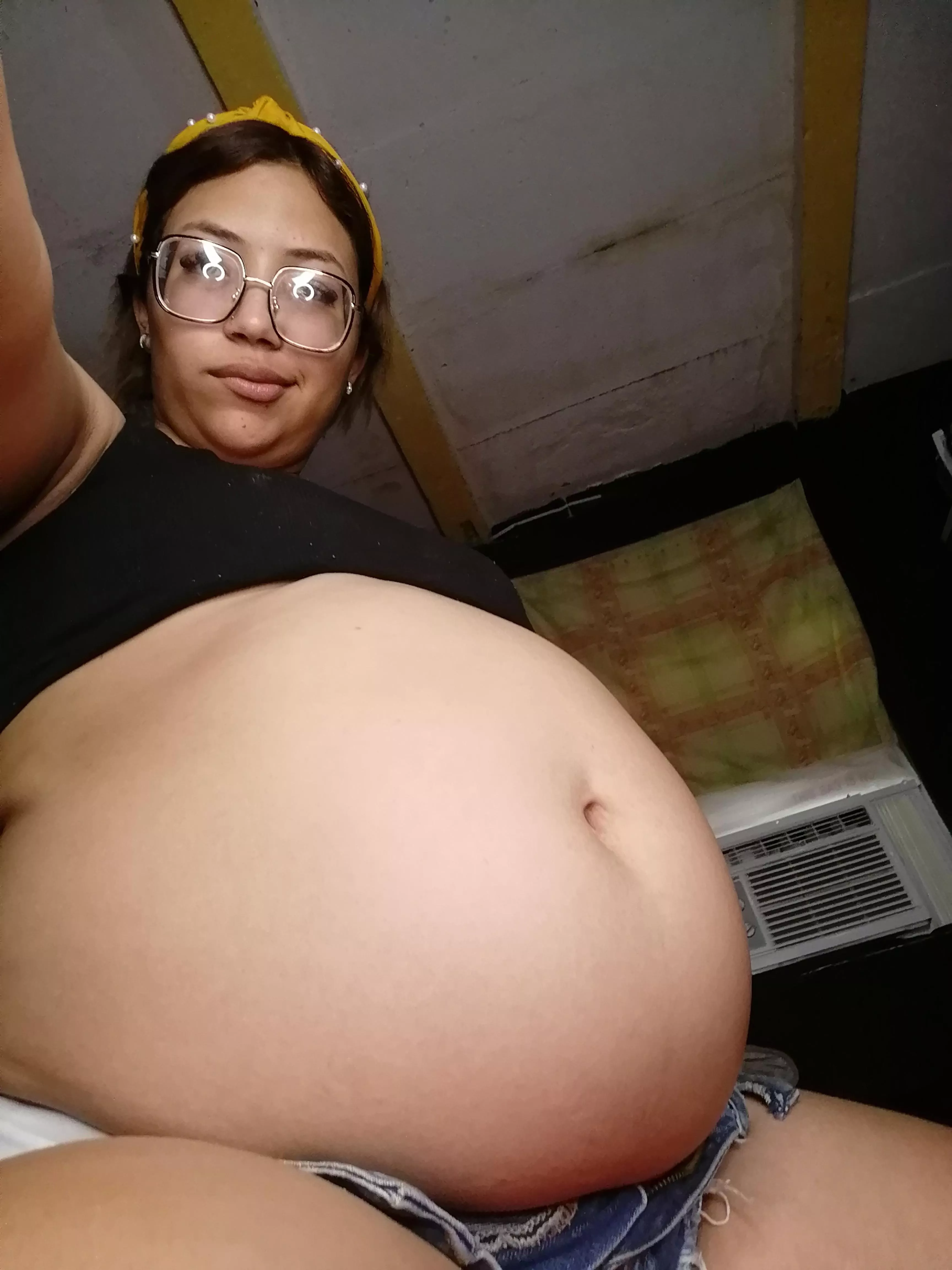 My cute 25 week old belly wow looks amazing I love it 🥰 I'm here to fulfill all your fetishes I also do custom content 🥰 write me posted by Gabrielastu