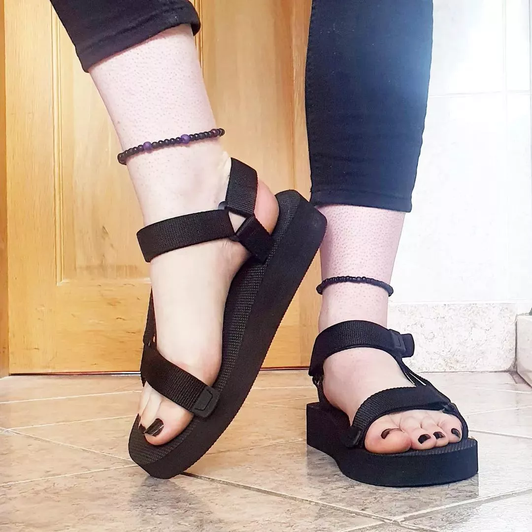 Now that spring is here I'm starting to wear these out again 😋 posted by FemboyFootPrincess