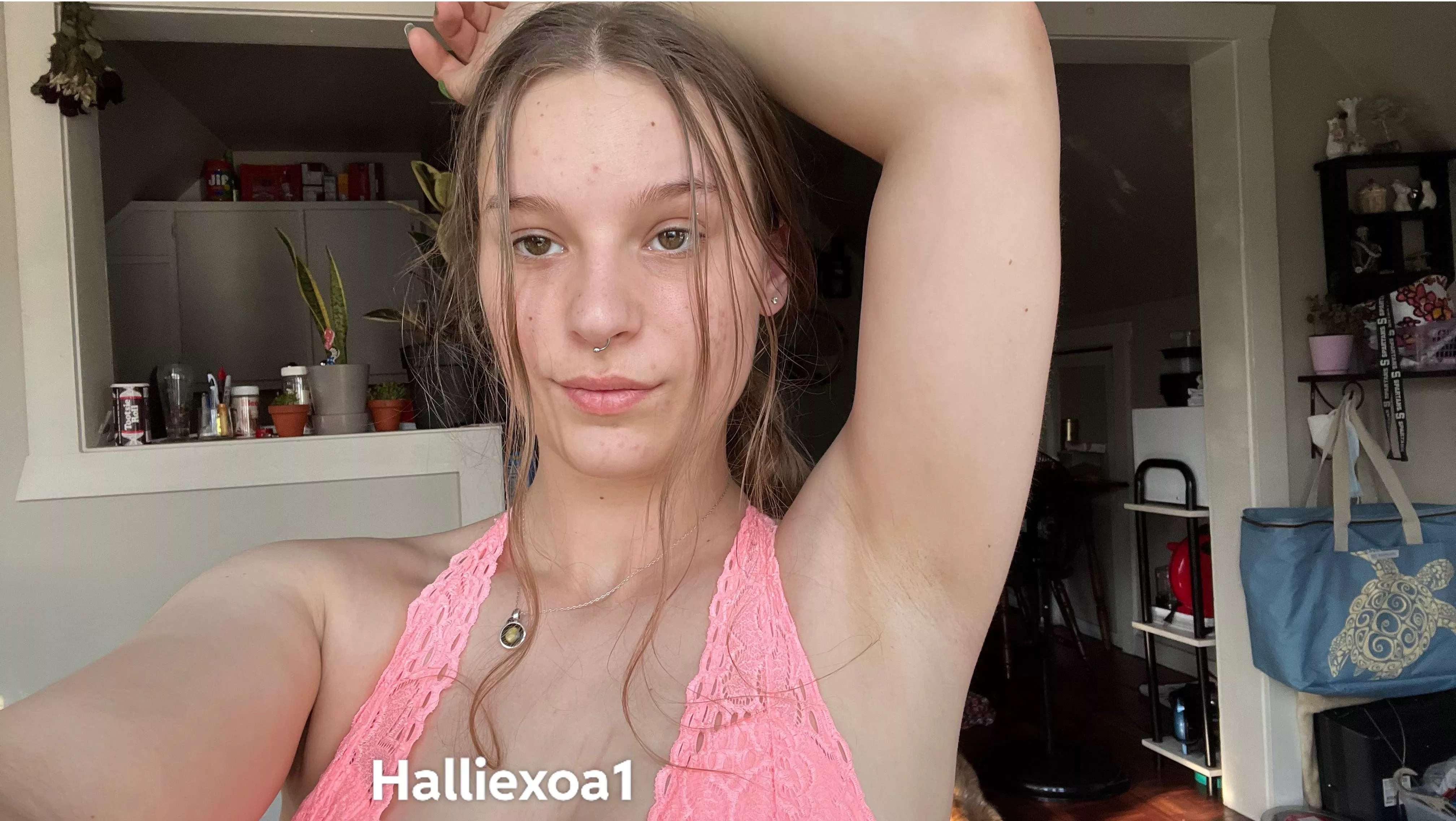Stinky Goodmorning from goddess posted by Halliexoa1