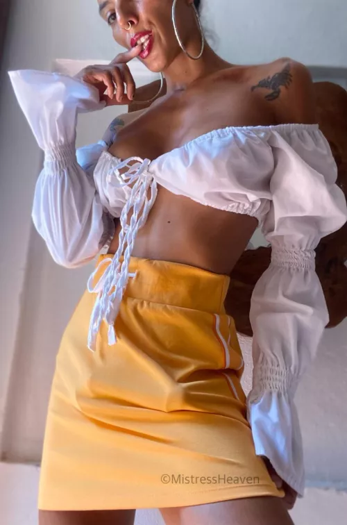 Tinder date with mommy ? by Missheaveen