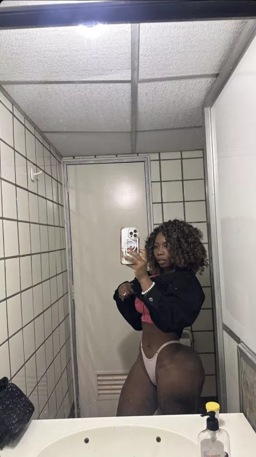 Wednesday night 🥵 add me snap : Julyssaqueenx by Chocolate-ass-