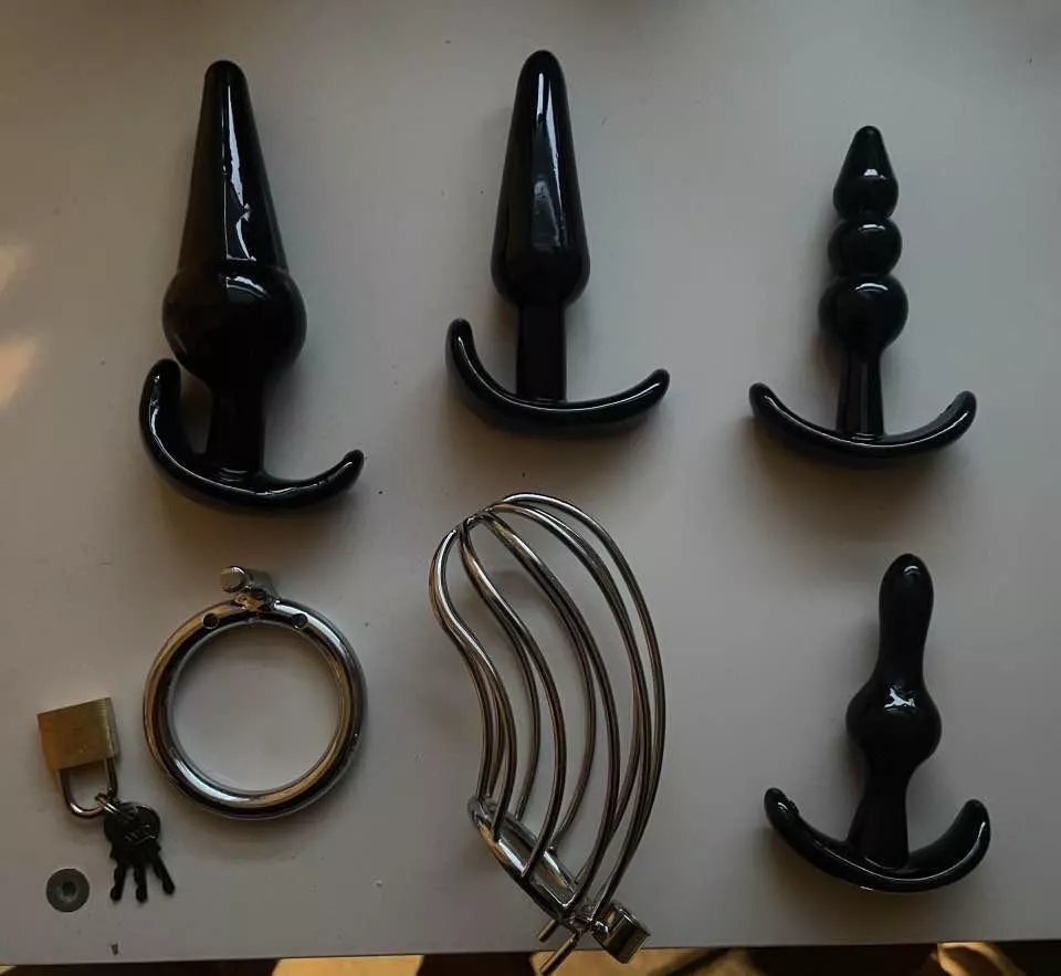 Which do you pick.. plugs or chastity?💫 posted by Slavanal