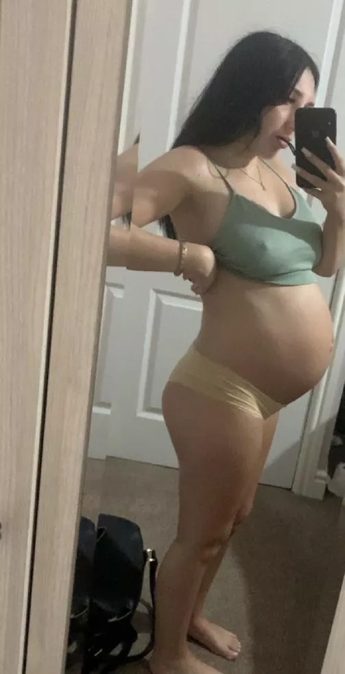 Who likes pregnant Pussy 😈 posted by Vienna-cumslut