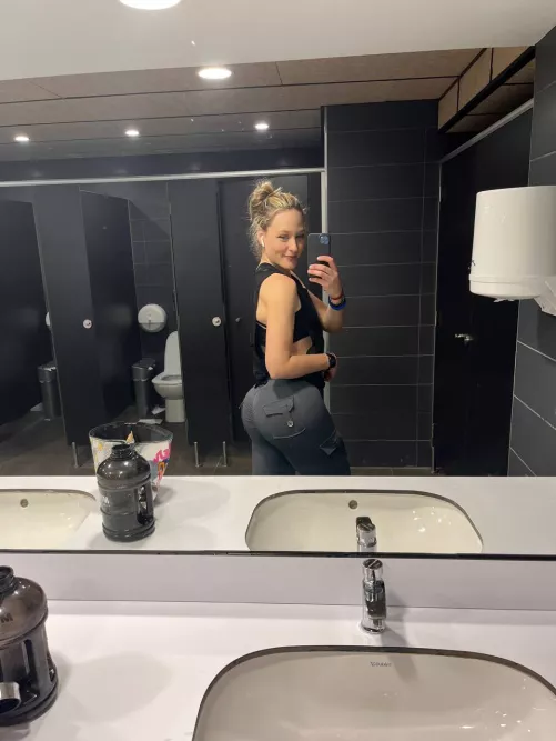 Would you have some fun with me in the gym locker room? by rusticatsny