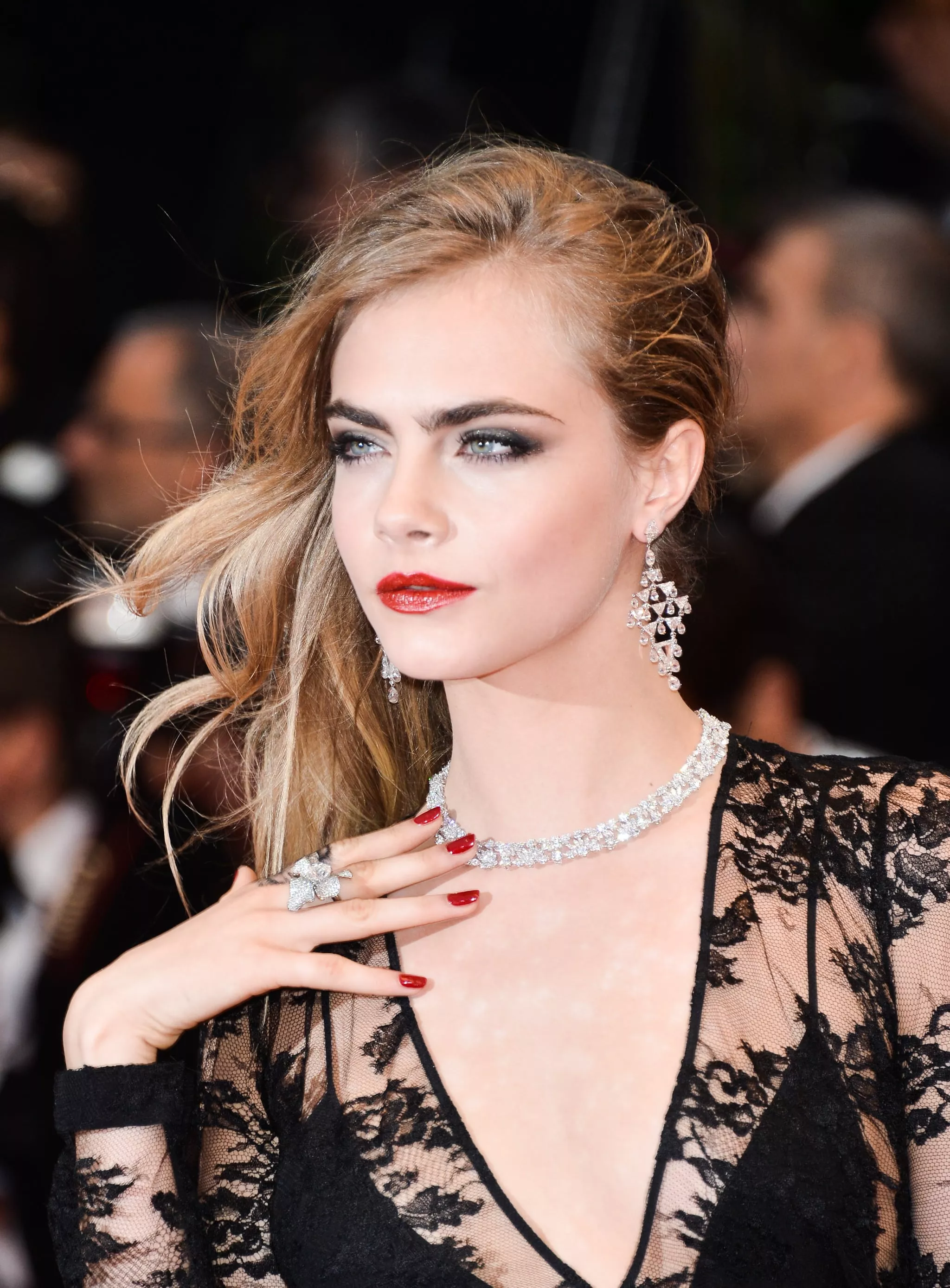 Cara Delevingne posted by DesiSongs