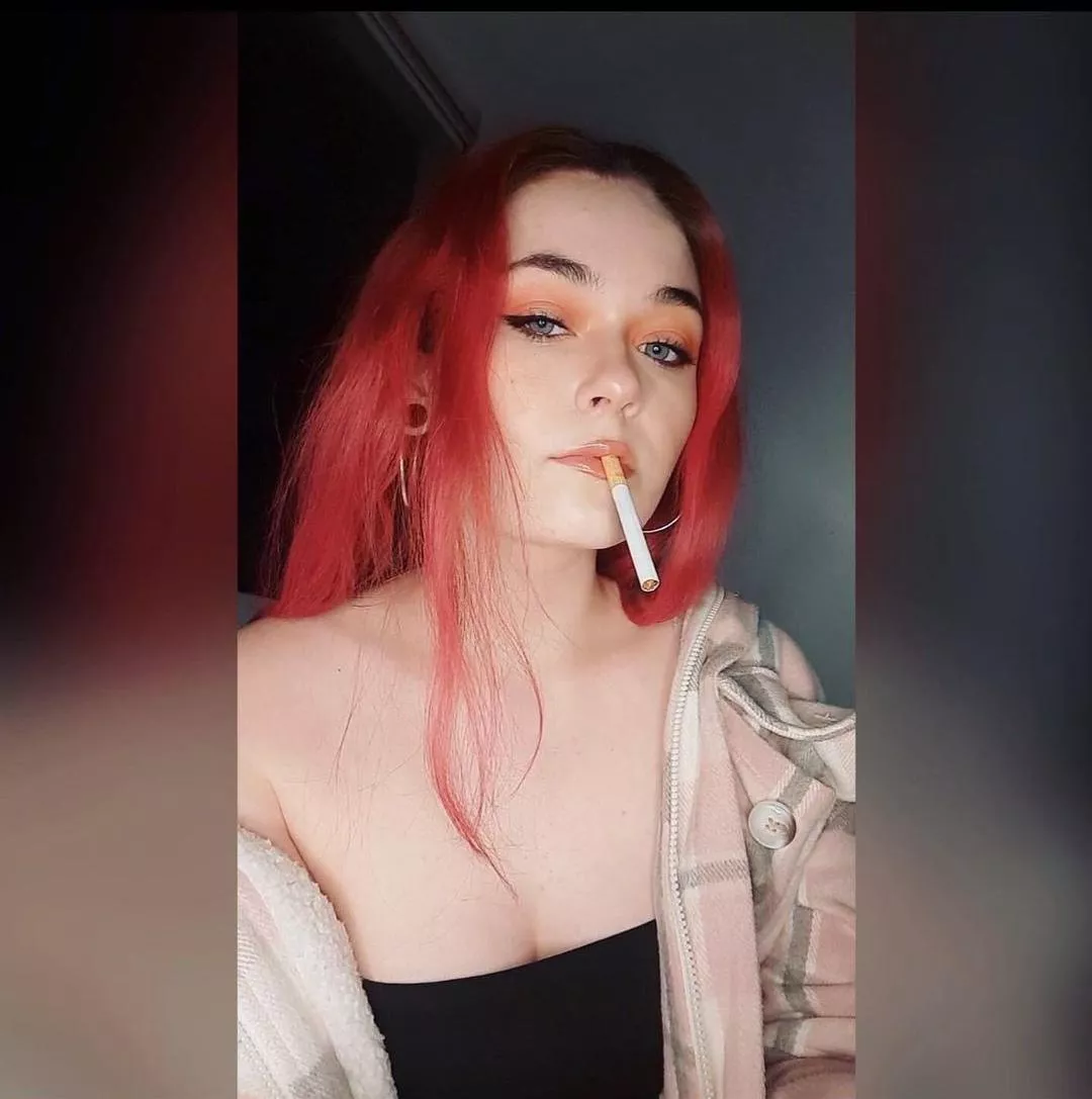 Do you like dangling redhead's? ❤️ posted by smoking_carolyn