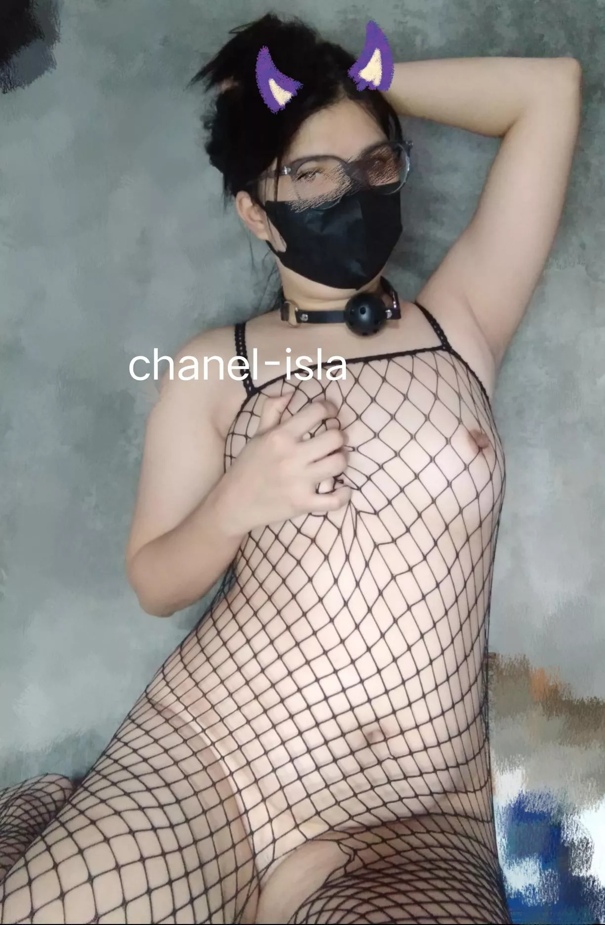 [f] indeed a long weekend, let's wet the bed, baby? posted by chanel-isla