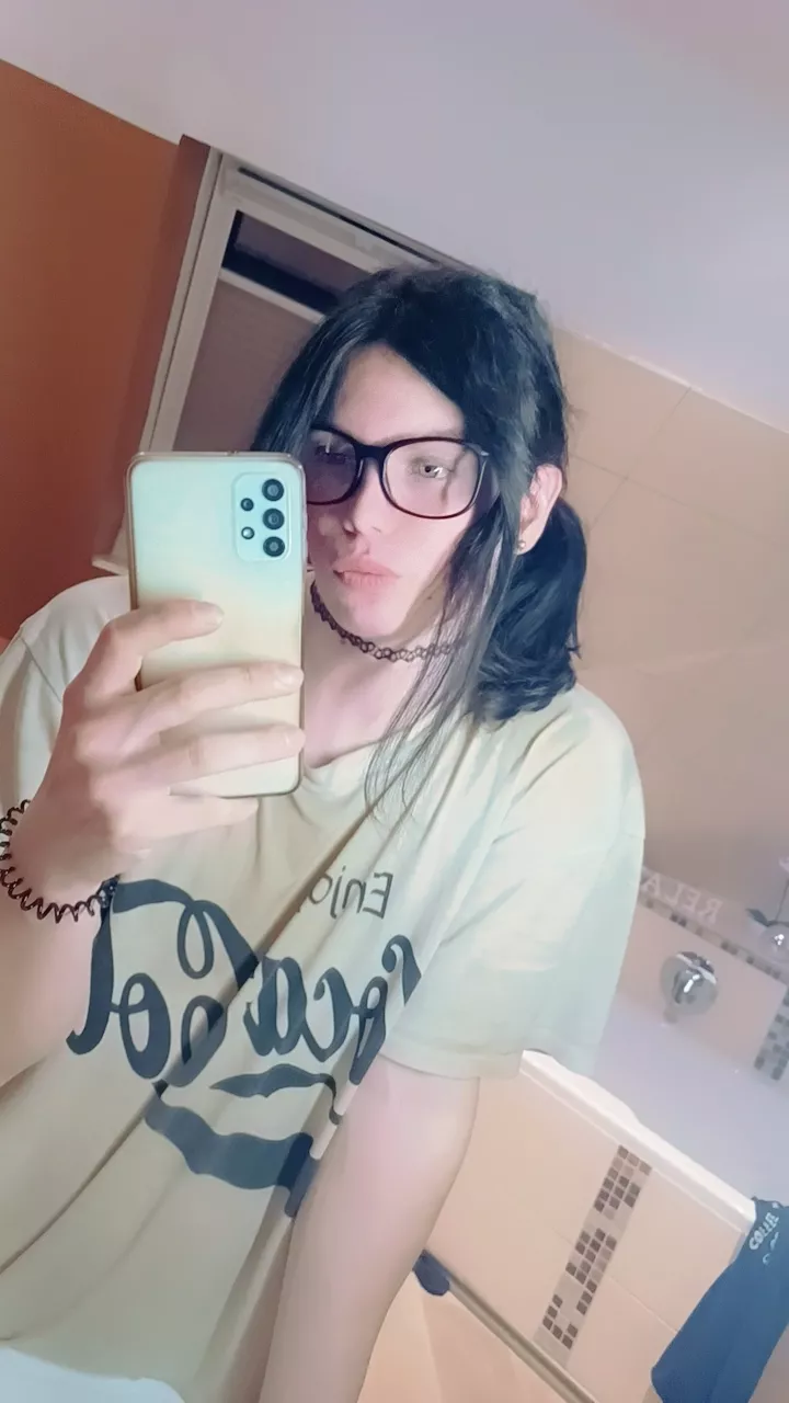 Happy Femboy Friday 🎉 posted by PolarsternVR