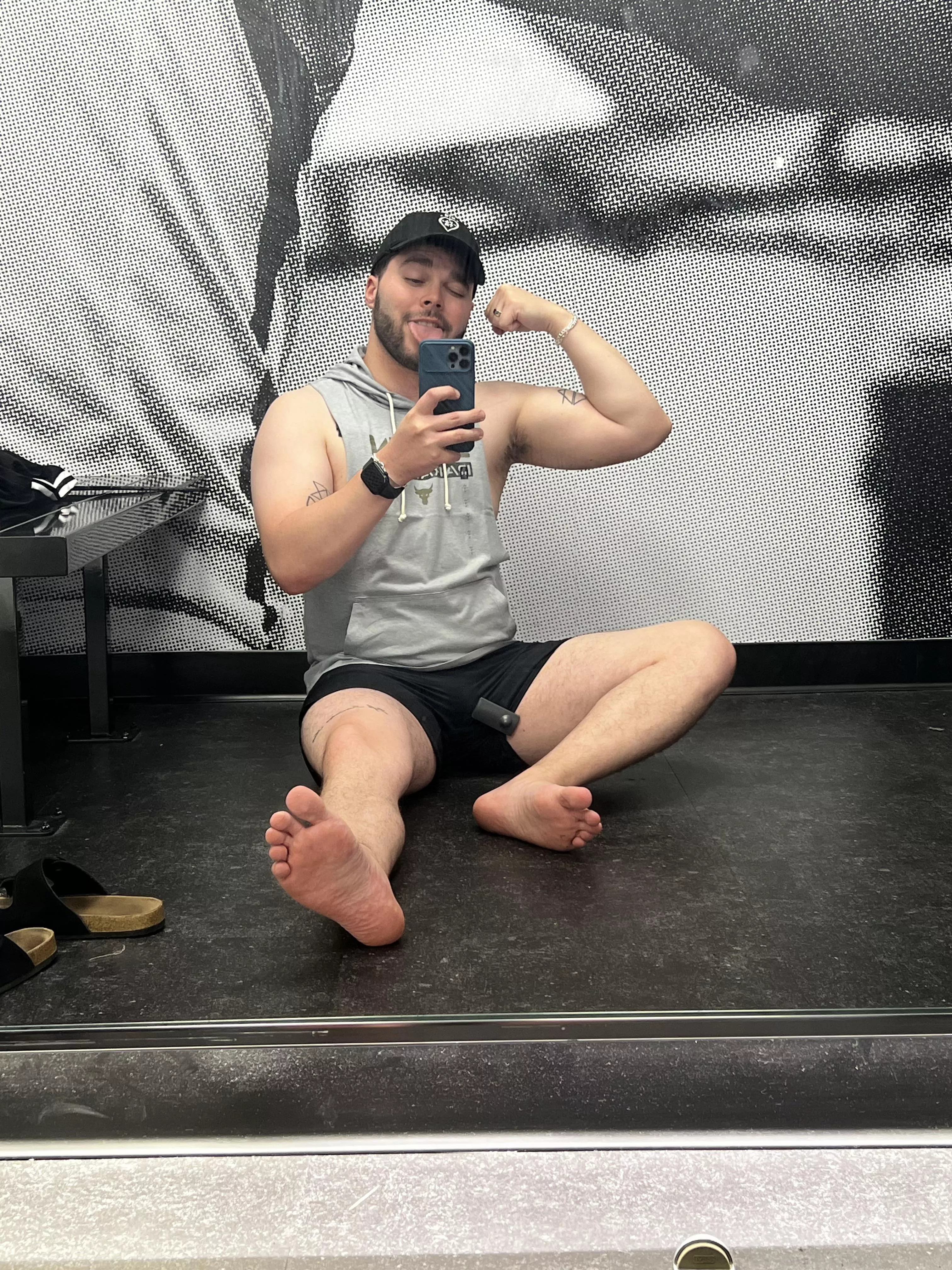 Happy Friday from the Under Armour dressing room 😝💪🏼 Hope it’s been a great day for you! Anyone else seeing the new Evil Dead tonight? 👹😈 posted by Zacisadrag