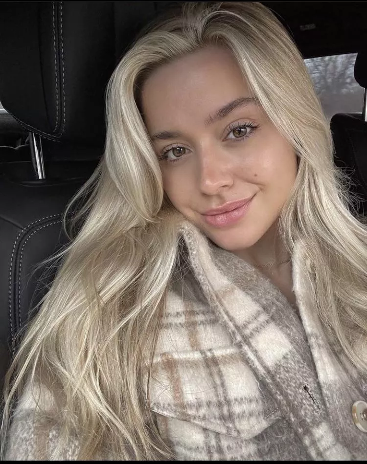 Her sister the model and she’s not posted by spicy_kingWest44