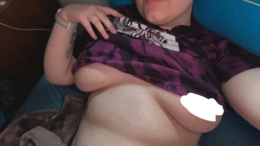 Hope everyone is having a great day 😌 by Deziiii02