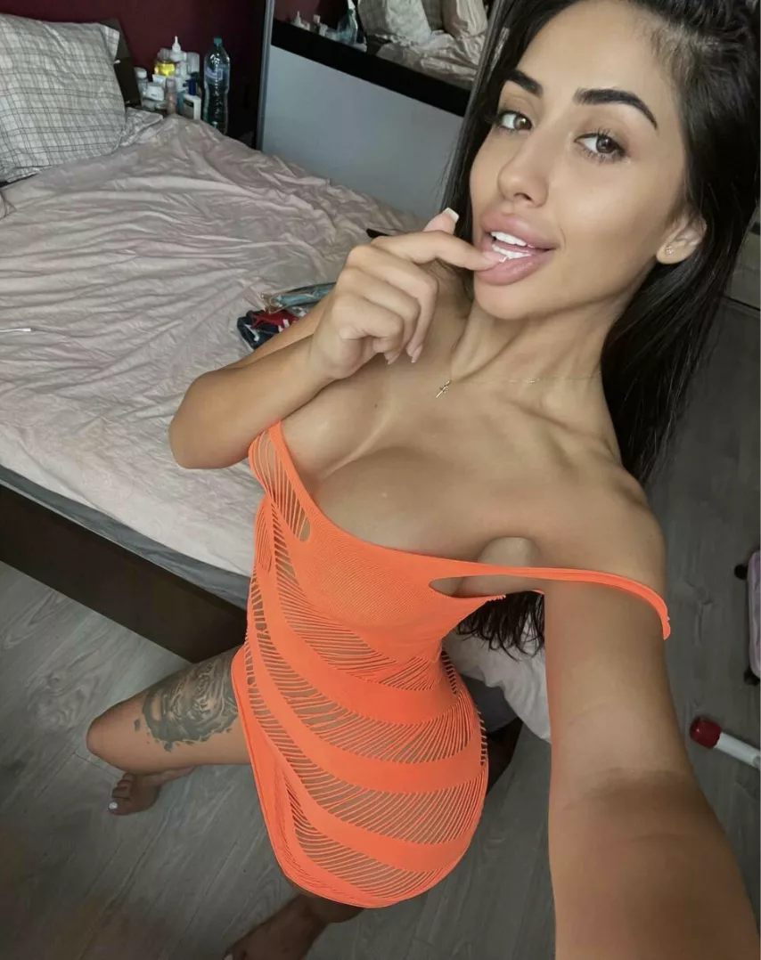 How do I look in this 🍊😉 posted by Deva230