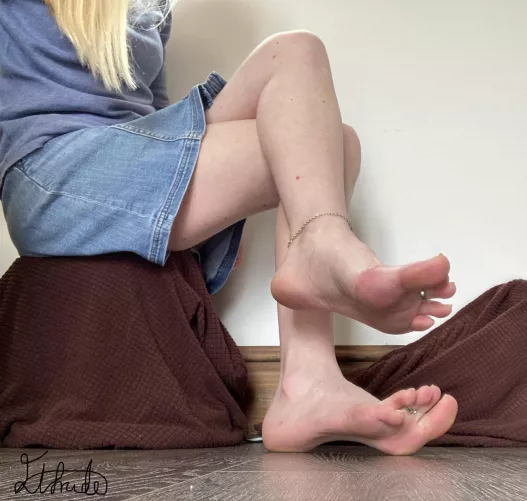 How do you feel after looking at my high arches? by Elfrida77