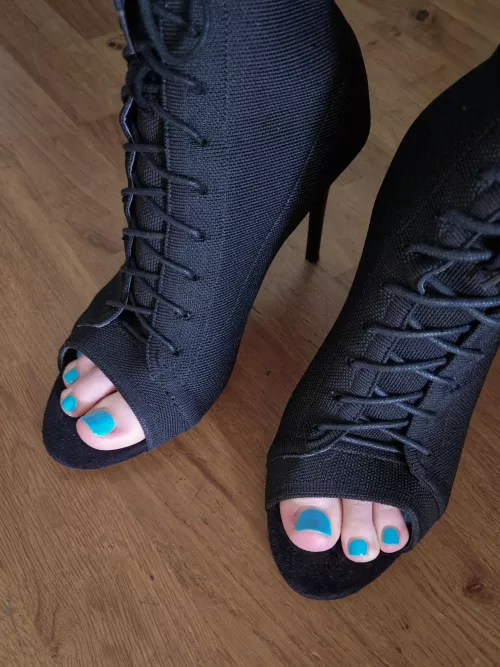 I'm still rocking the blue nails by NikkiM2828