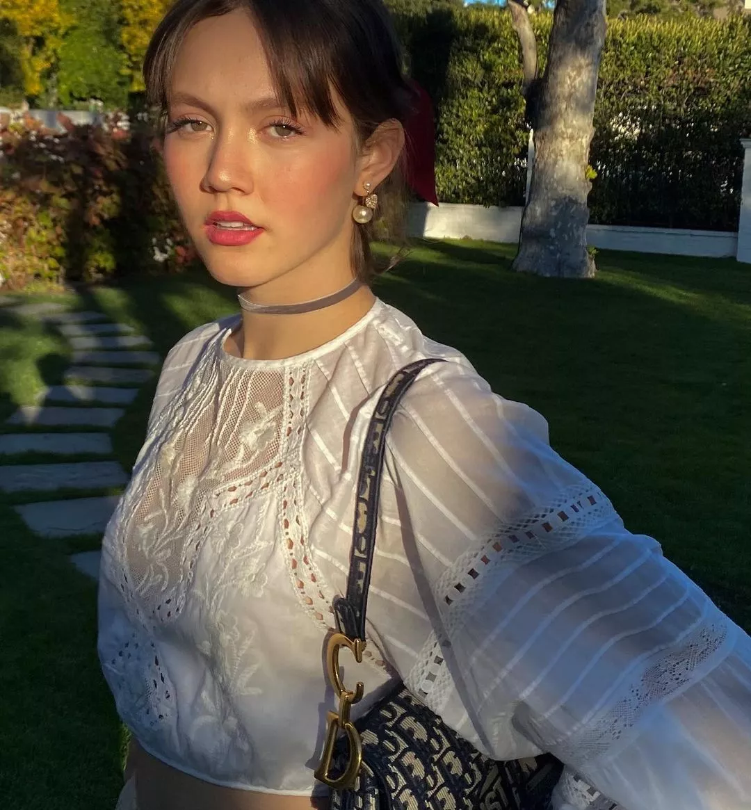 Iris Apatow posted by Snoo60961