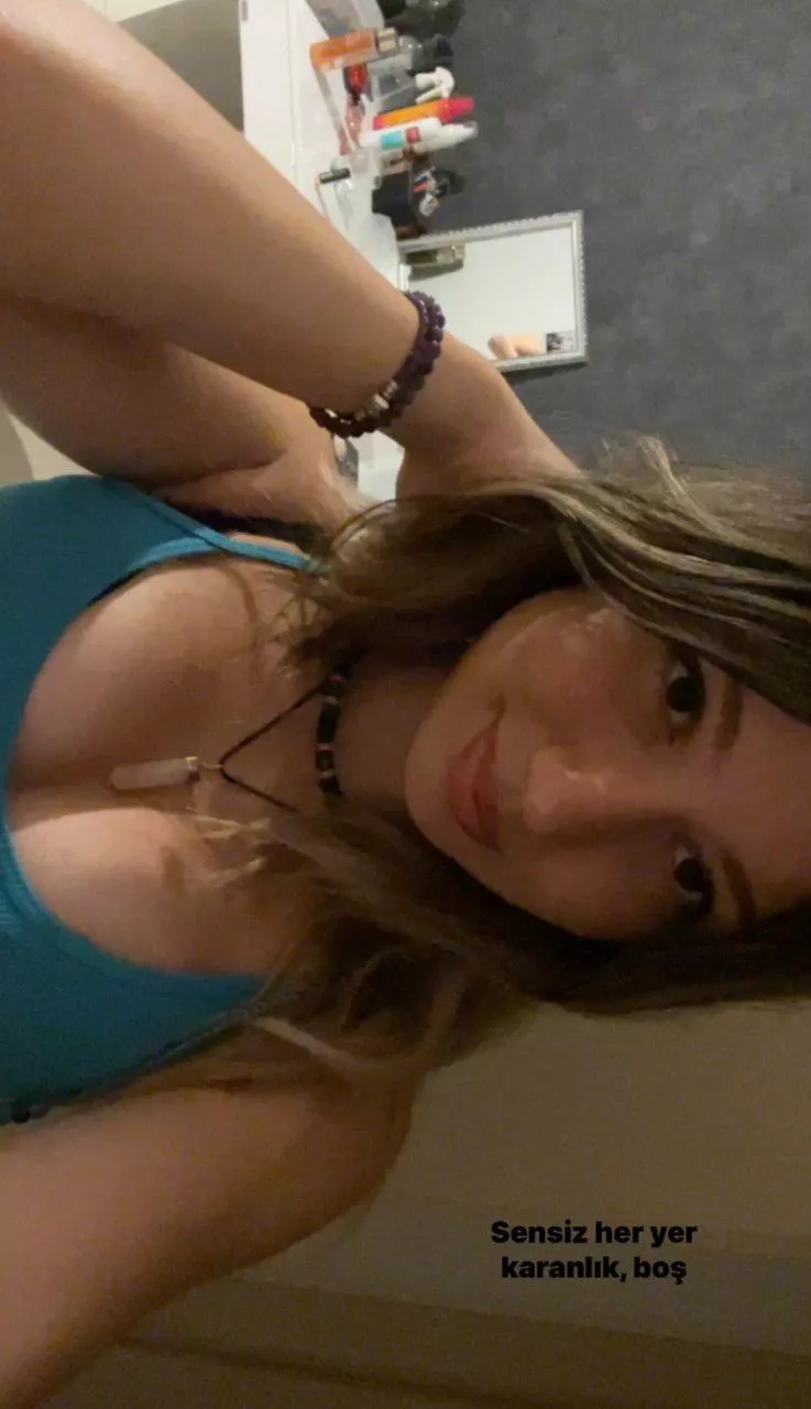 IUTR Love her posted by Derda69