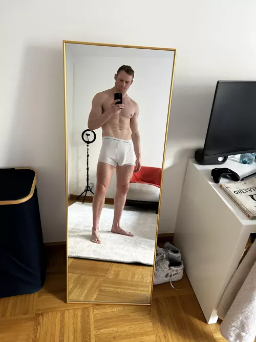 Just barely hidden by pineapple_pat