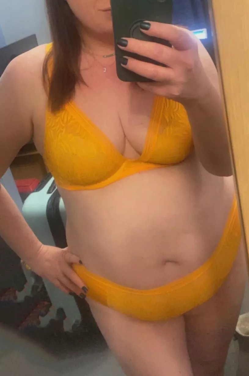Just wanting to brighten up a dull day in orange! [F] posted by 1980Sub