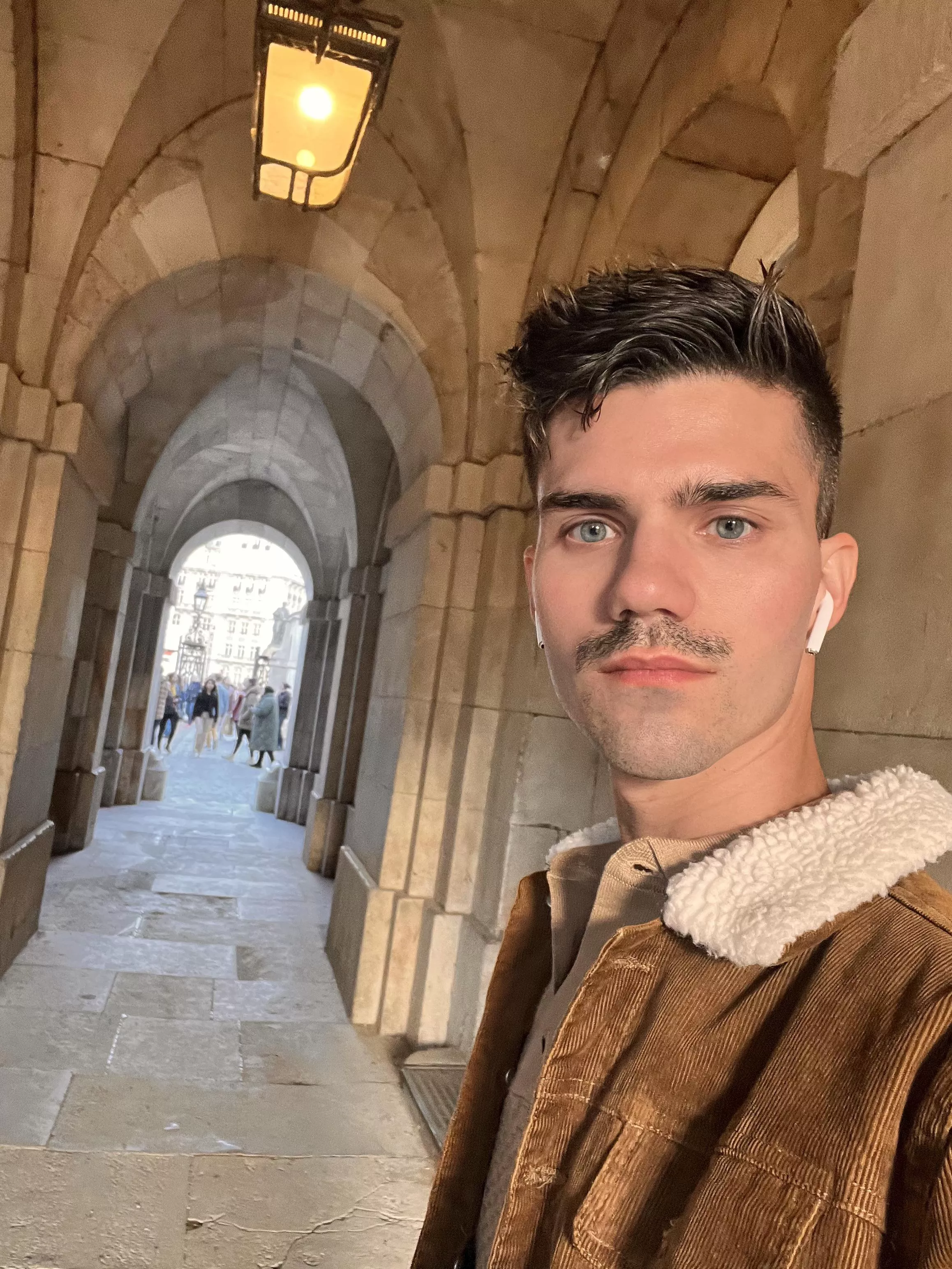 London Baby! posted by MisterOjos2020