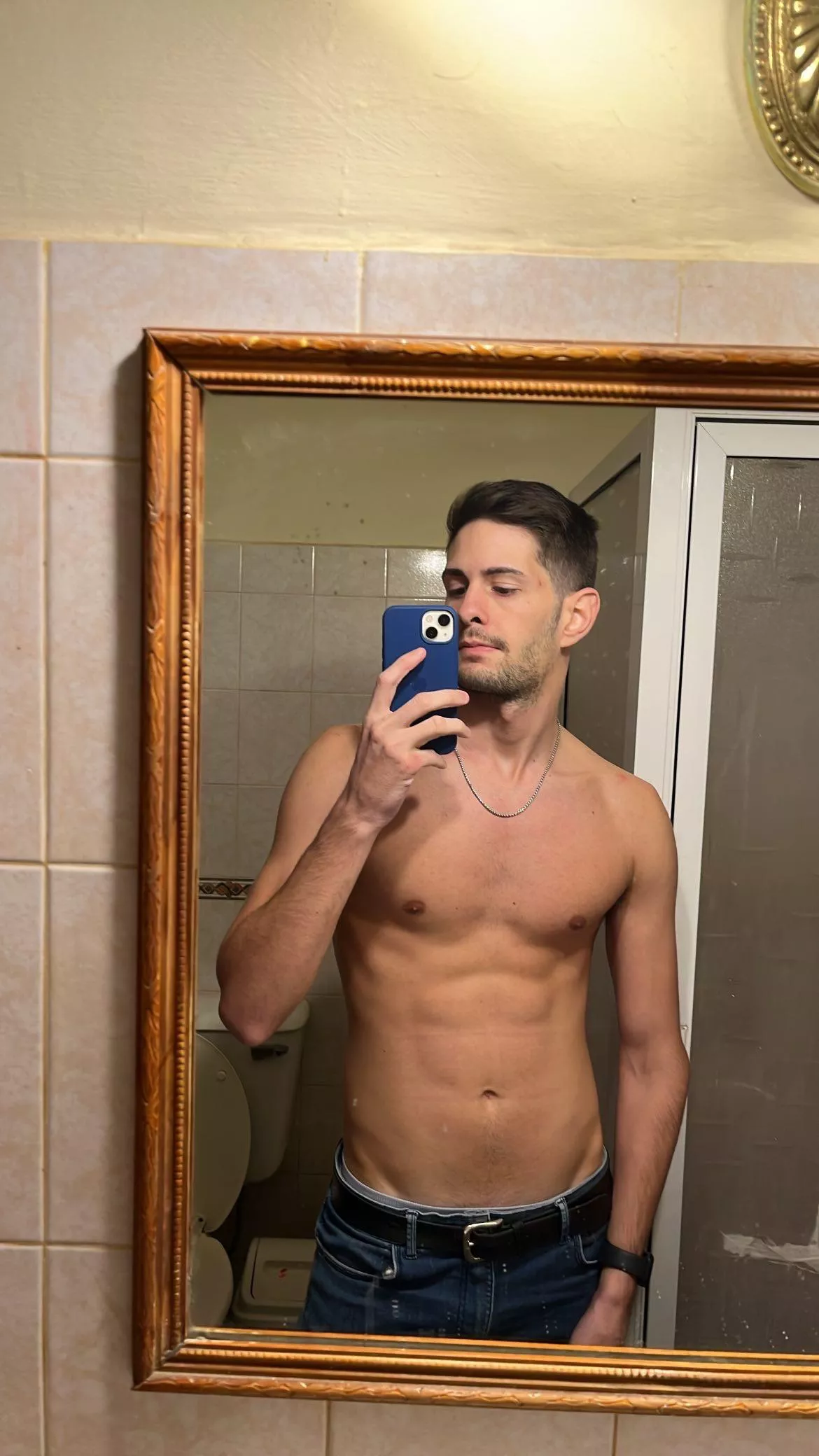 Long day at work, but finally it’s Friday. posted by Gabitoarx