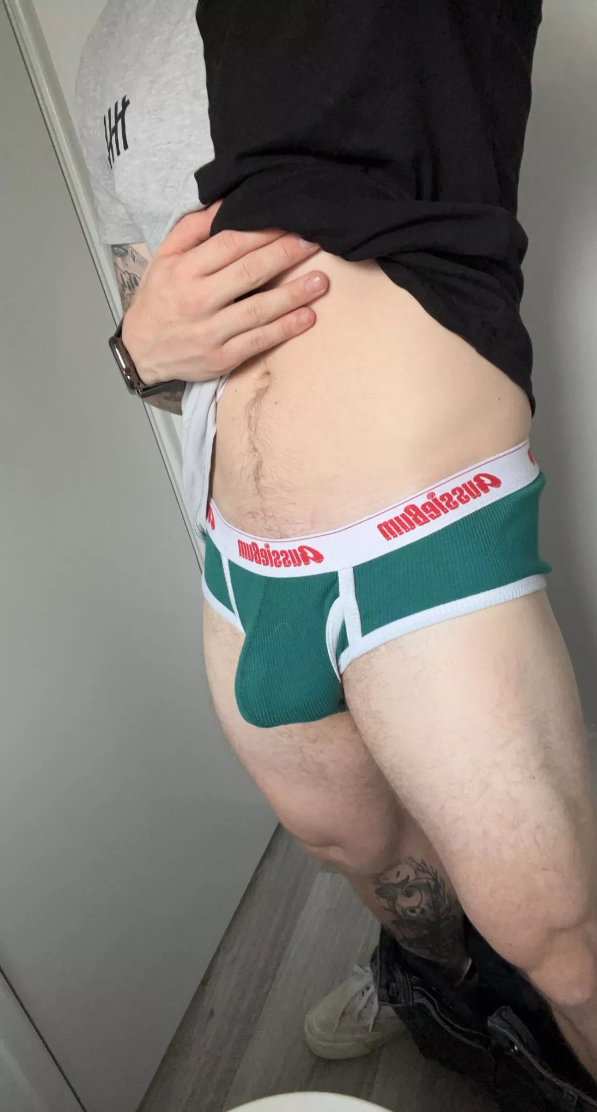 Love the way AussieBums makes my bludge look 🫣 posted by gayboy311