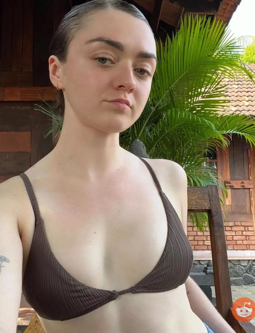 Make me cum to Maisie Williams. Always a turn on seeing her posted by thickkunna
