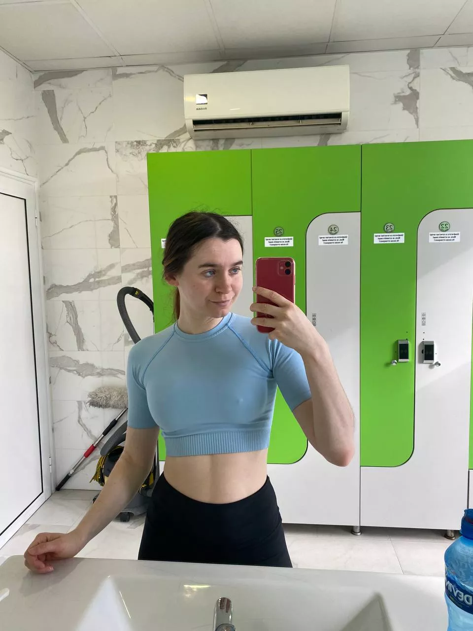 normal day, normal view at the gym 😊😋 posted by No-Section-6443