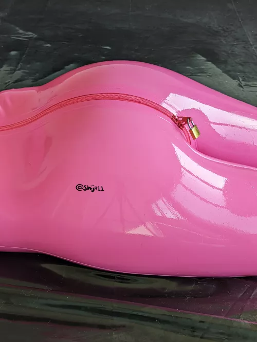 [OC] Stuck in latex 💜 by Shijuuichi