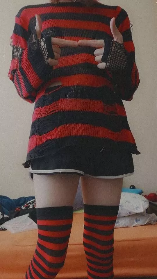 One shudders to imagine what inhuman thoughts lie behind that mask... what dreams of chronic and sustained cruelty? posted by GayAtaraxia