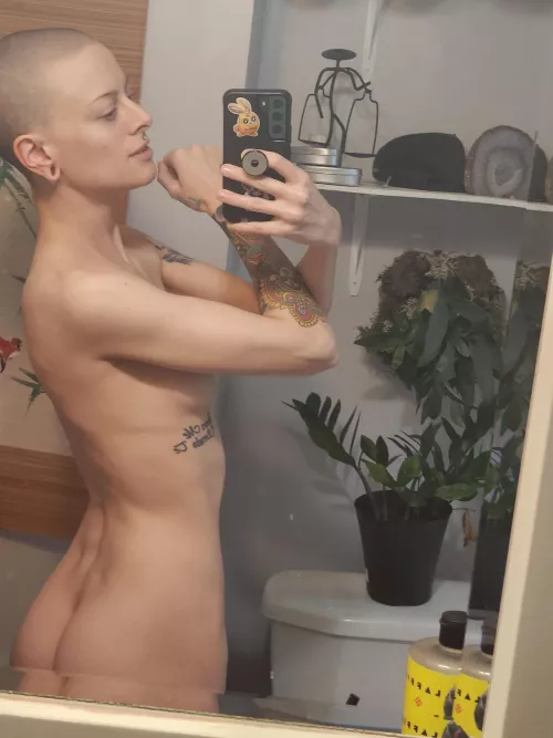 showing off the guns by LayneeDivinee