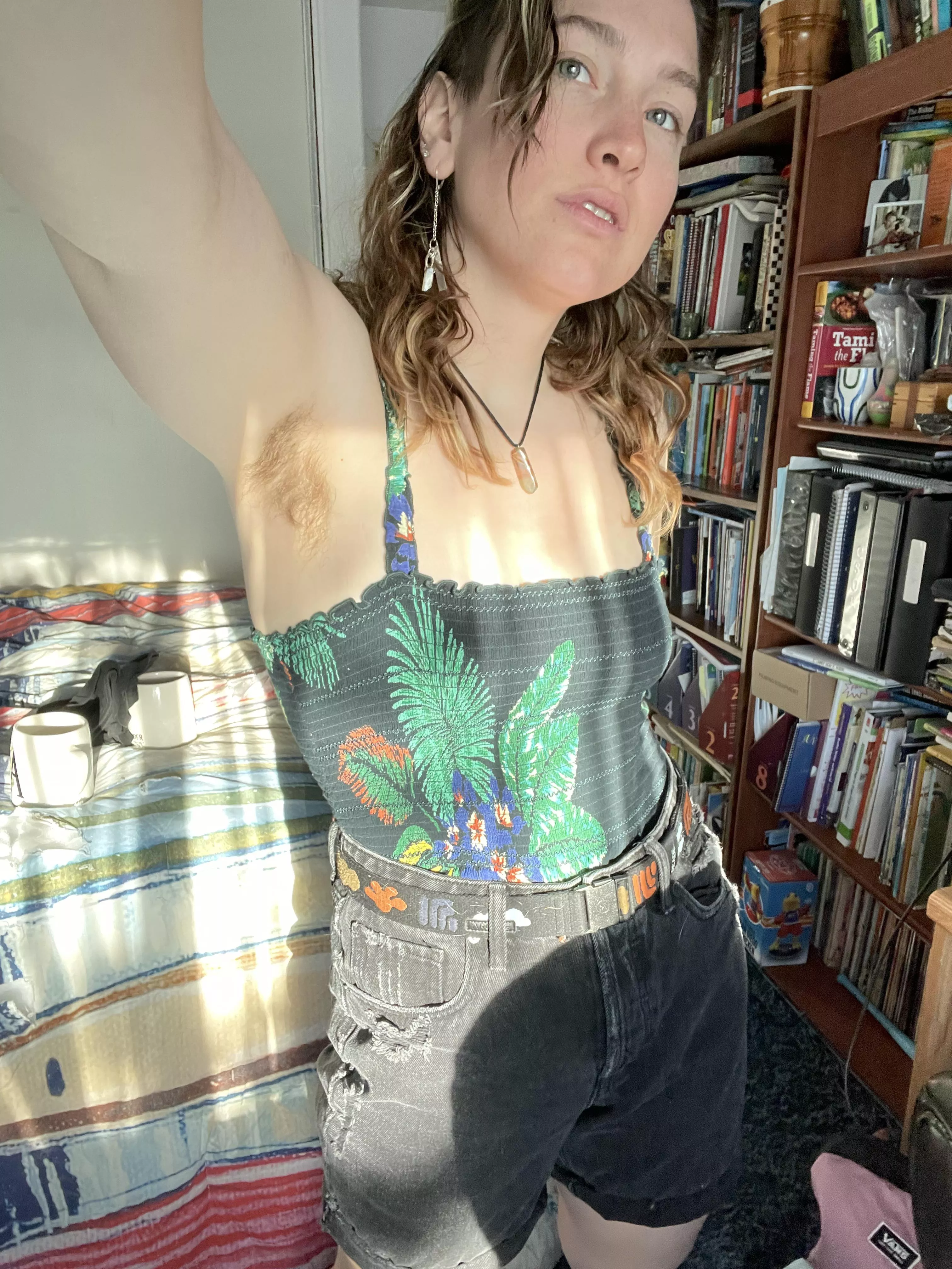 Tropical sweaty hair 💦 posted by dilbert2156