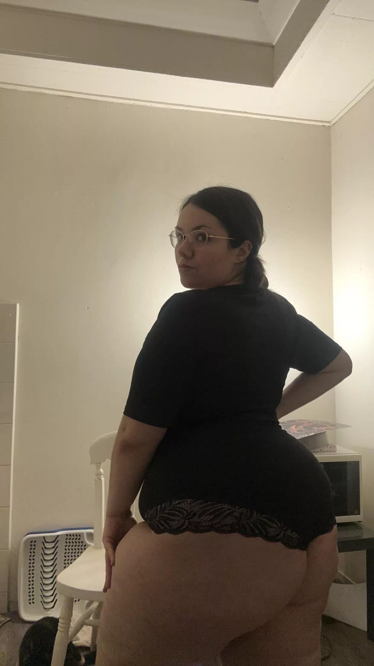 What do you think of this pose? 😳 posted by Nataliagonzalesx