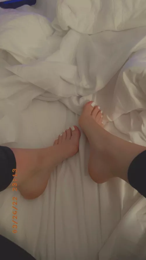 White toes good pussy by realprettyangel