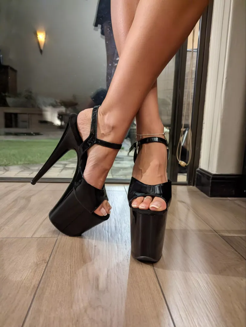 Would you like to be at my feet? (f) by Just_Jolie