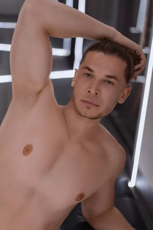 Would you like to run your hand over this body? by HeavenUser