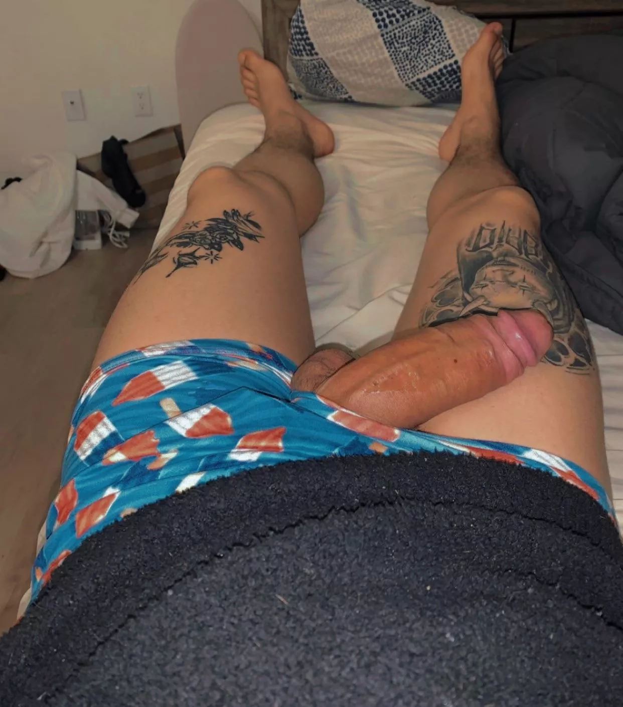 19 hmu for snap ,bottoms and hungs send pics ;) posted by Anarchyy999