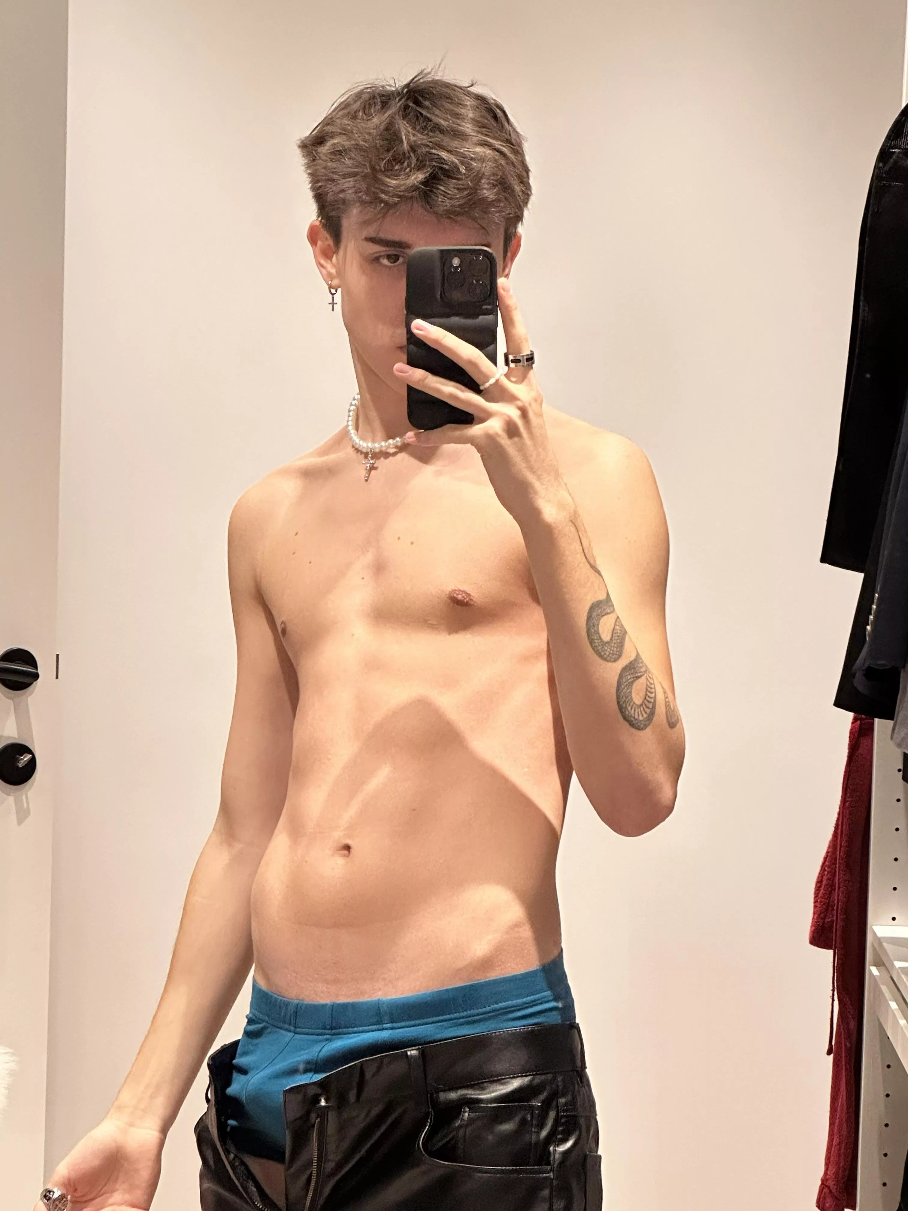 [19] morning wood 👀 posted by itsjustalex04