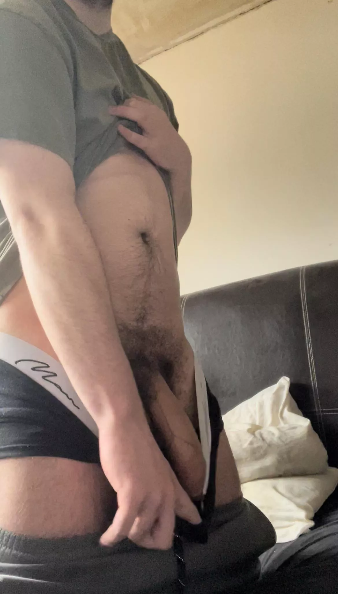 24M. England. 6ft3. Alpha. Check me out 😈💦 Dms open posted by StraightHungAlpha