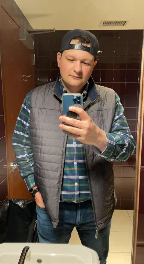 (30) Always try to talk to guys but no one assumes Im gay unless I tell them. Any suggestions? by Afond29