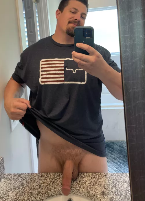 [40] hangin out after a long week… by Chestandbacksplitz