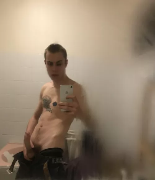 Am I hot? by No_Chart_4652