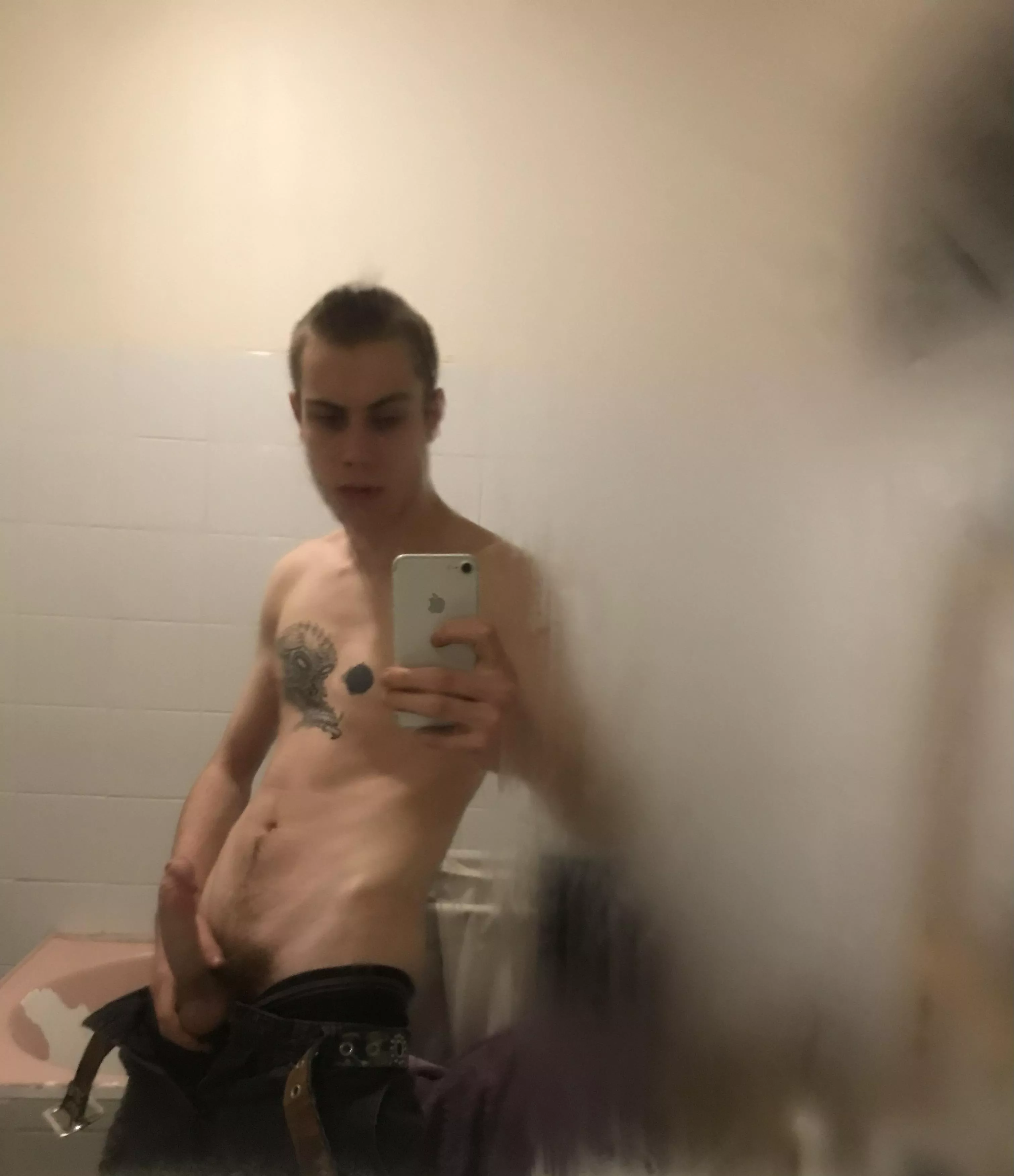 Am I hot? posted by No_Chart_4652