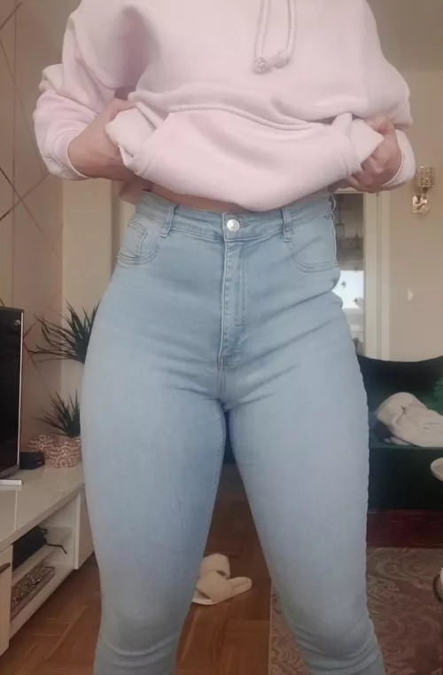 another jeans pic im pretty thick as u can tell 😂🥰 by Past_Entrance5189
