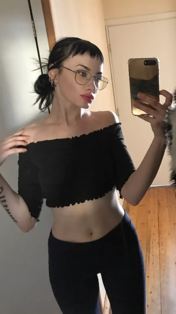 Any sissies here that wanna be humiliated by mommy?🥰 by NinaxJade