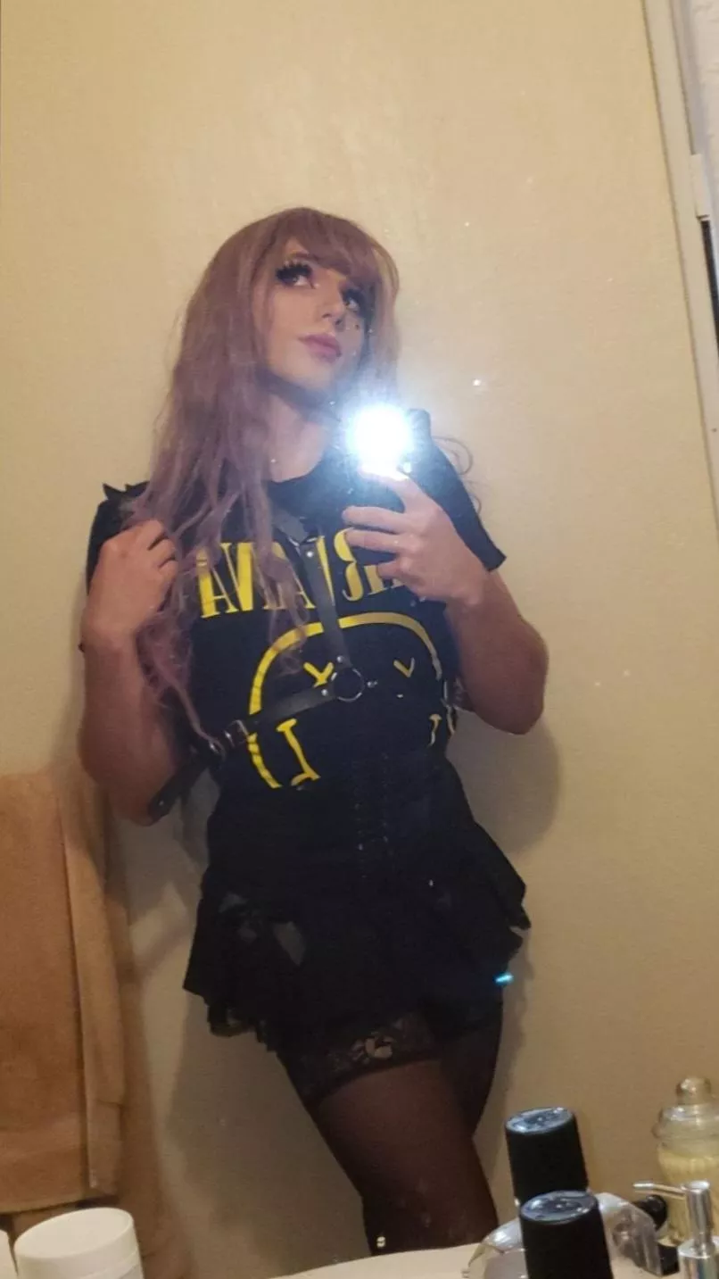 Are you into emo girls? 🖤 posted by Emma_Fawn