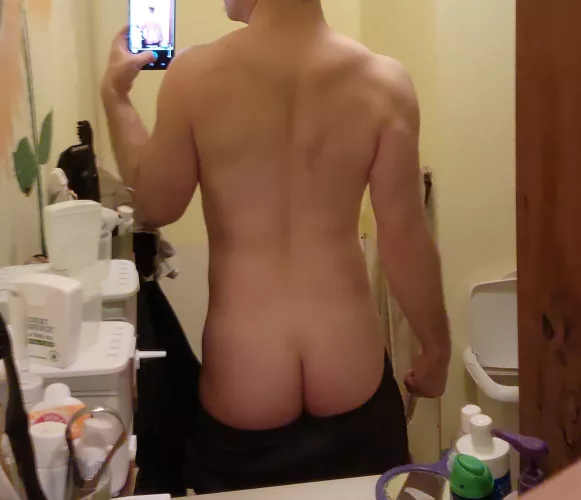 Back flex and my butt 😊. by catsarecute21