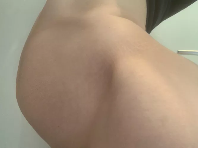 crazy to see how fat i look even with an empty belly now by smolchubby