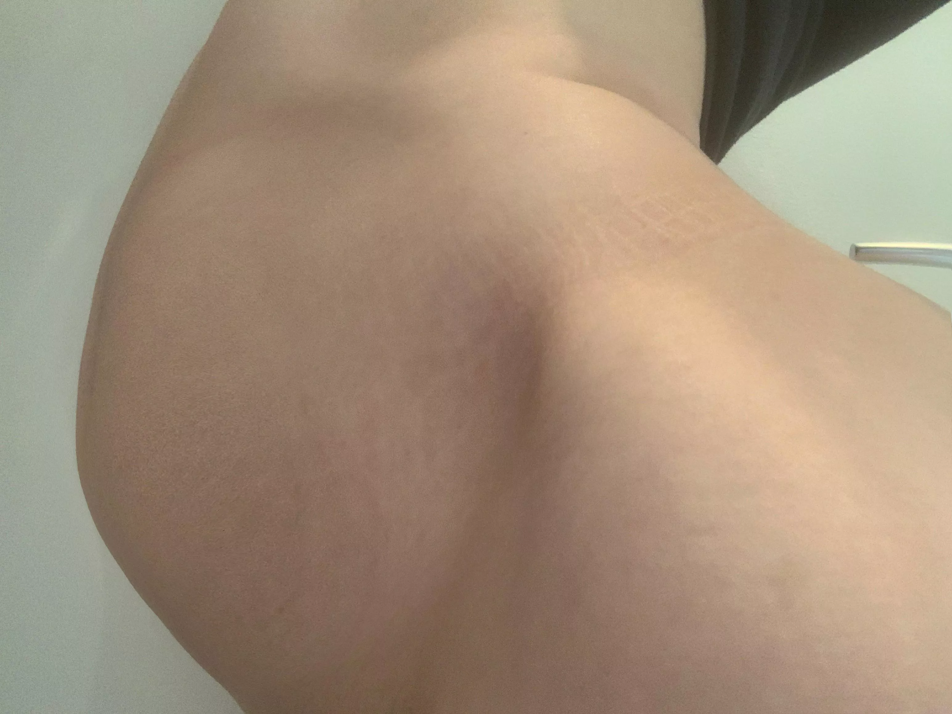 crazy to see how fat i look even with an empty belly now posted by smolchubby