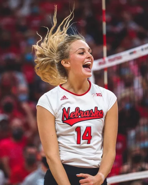 Cute blonde by Wallydinger123