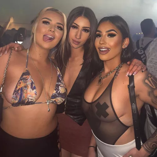 Festival Girls by Credas